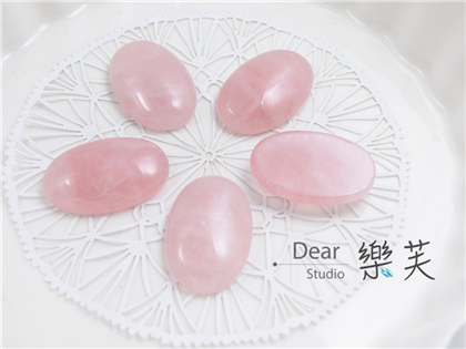 微瑕出清~20*30*6mm橢圓蛋面粉水晶